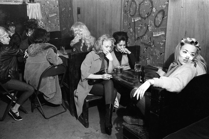 Illustration for article titled Rare Photographs Reveal The Ladies Who Hung Out With Hells Angels